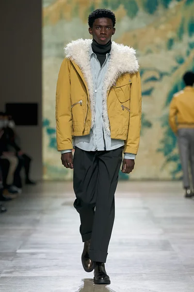 Look 8